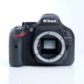 【中古】 (ニコン) Nikon D5200 ボディ ブラック【中古カメラ デジタル一眼】 ランク：B