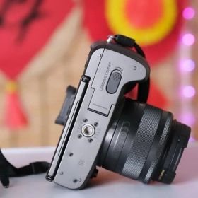 【Canon EOS M5 BODY +レンズキット】