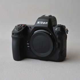 【美品】Nikon Z8 本体 ＋ 保護フィルム付