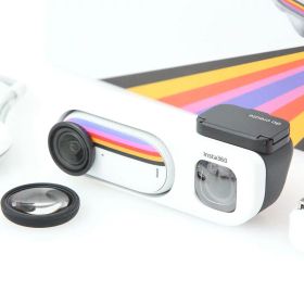 【中古】【極美品】insta360 Insta360 GO 3S 究極レトロキット（キャンバスホワイト）128GB CA01-M7603-3X3 インスタ360 アクションカメラ 4K動画 手ブレ補正 小型軽量 ウェアラブル 128GB キャンバスホワイト レトロキット
