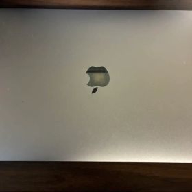 Apple MacBook Pro 13-inch 2017 本体