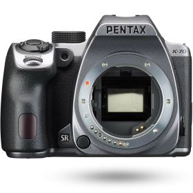 【中古】【非常に良い】PENTAX K-70 ボディ シルバー デジタル一眼レフカメラ 超高感度 2424万画素APS-C センサー アウトドアに最適 全天候型 一眼レフ 4.5段ボディ内手振れ補正搭載 明るく見やすいガ