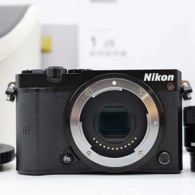 ニコン Nikon 1 J5 Camera Black 10-30mm Lens 9489 Shots 元箱 [美品] #Z7207A