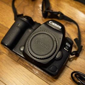 【今だけセール】Canon EOS 5D Mark IV ボディ 付属品多数